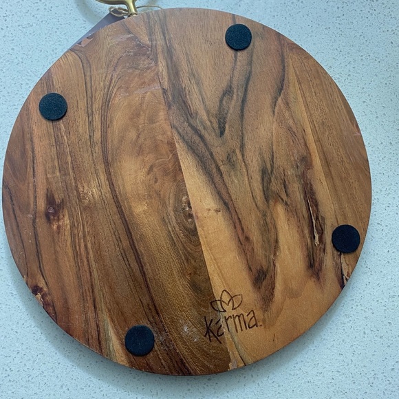 NEW Round Charcuterie Board “Cheers” engraved in Gold Metal with Cheese Knife - Picture 3 of 9